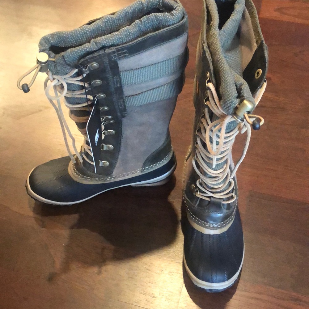 Sorel Conquest Carly II Winter Boots size 6
